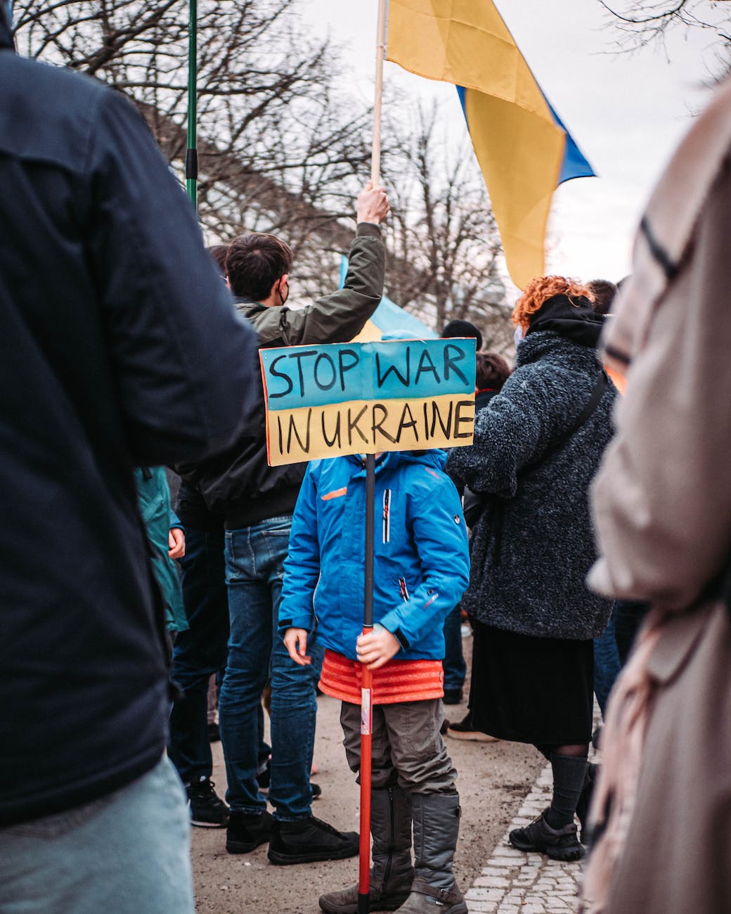 a kid protesting against the war in ukraine
